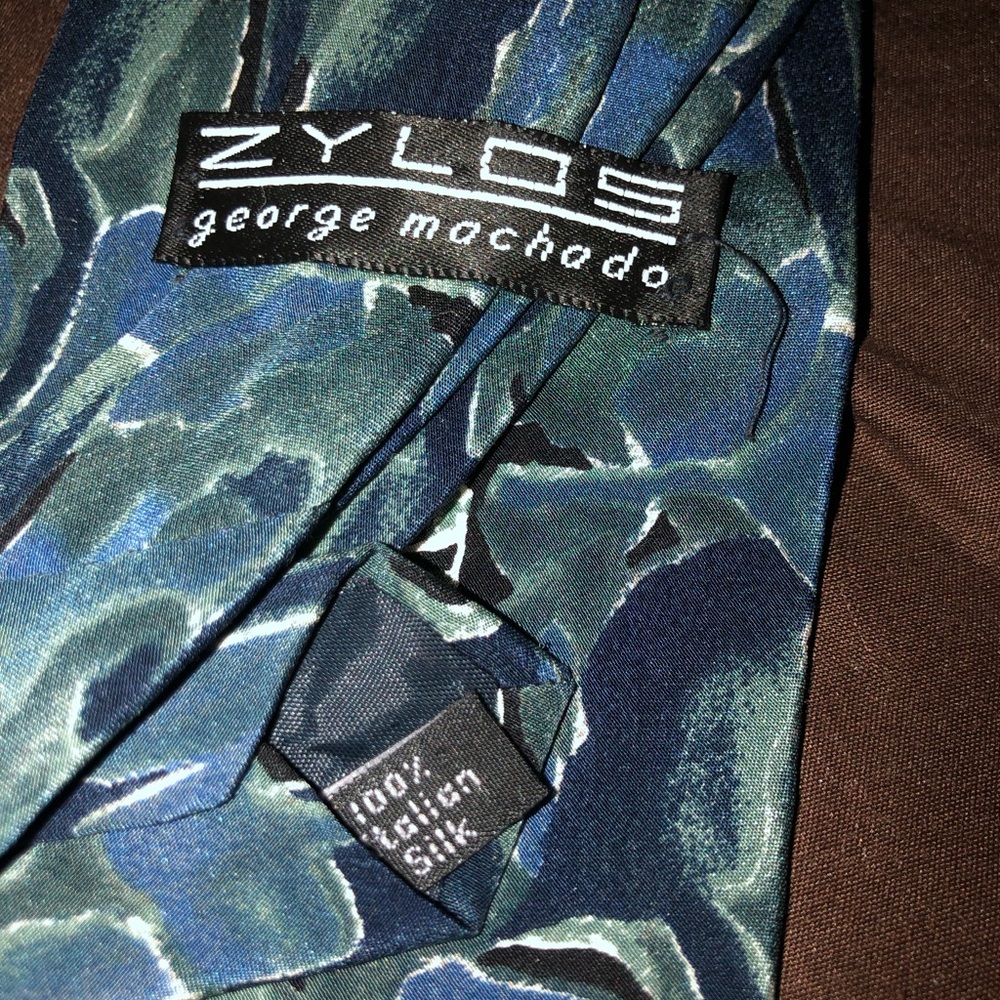 Silk tie / Italian silk - 100% / 4”x56”